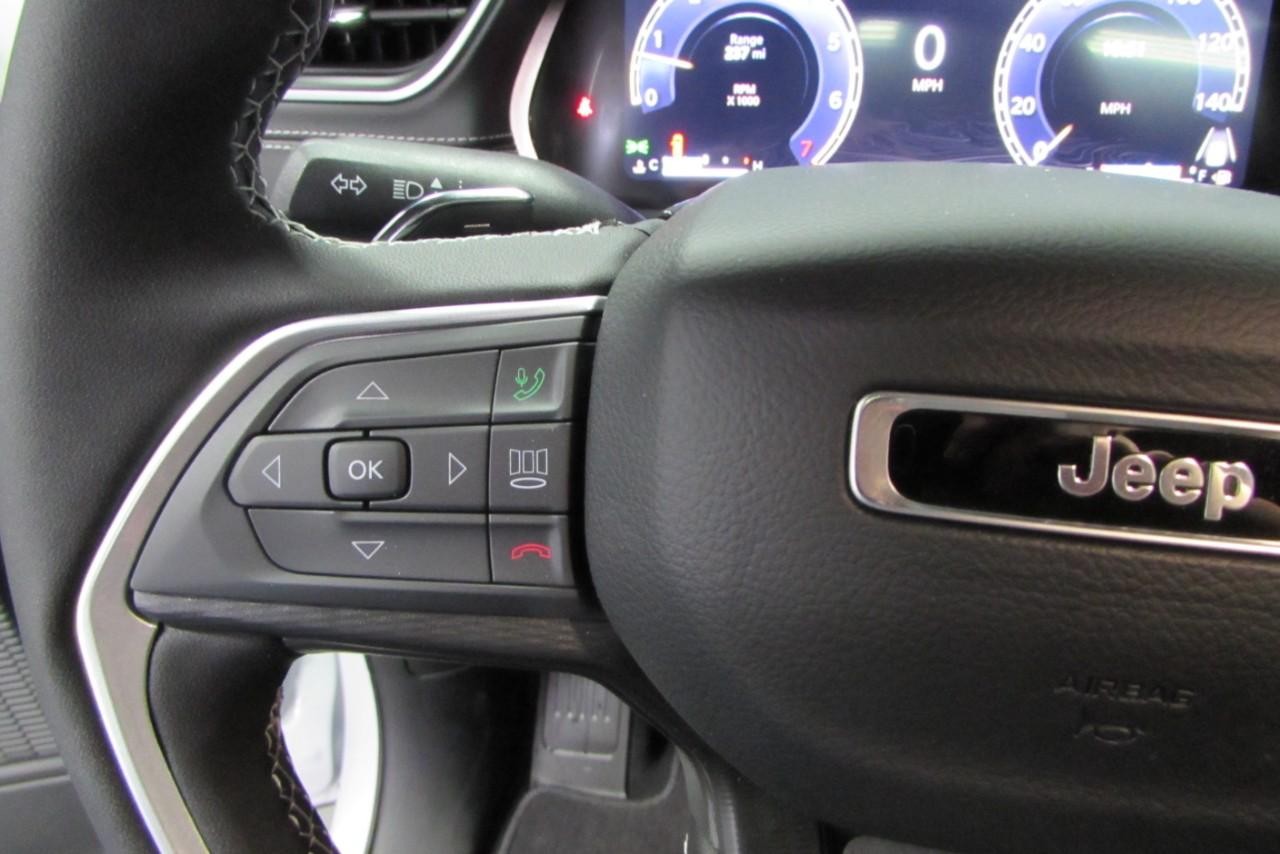 2025 Bright White Clearcoat Jeep Grand Cherokee L Altitude X 4X4 SUV