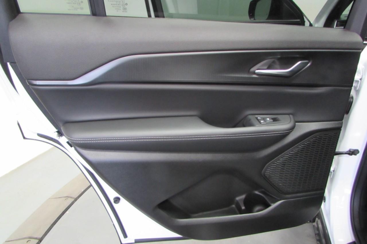 2025 Bright White Clearcoat Jeep Grand Cherokee L Altitude X 4X4 SUV