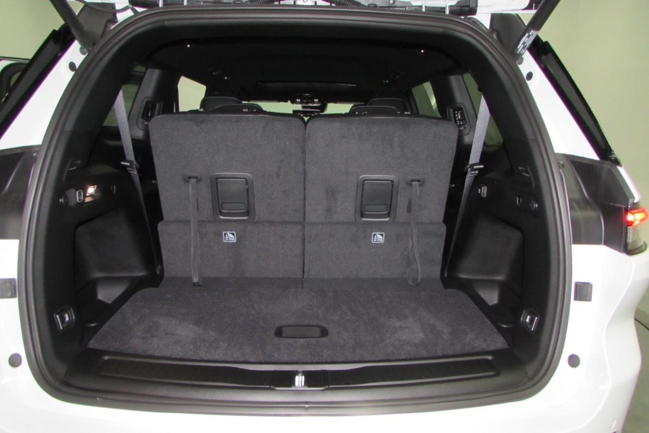 2025 Bright White Clearcoat Jeep Grand Cherokee L Altitude X 4X4 SUV