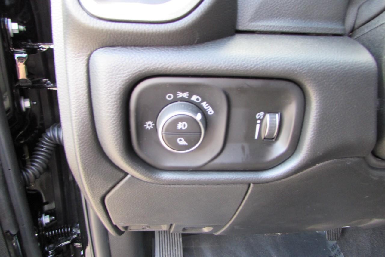 2025 Diamond Black Crystal Pearlcoat Ram 2500 Tradesman 4X4 Truck