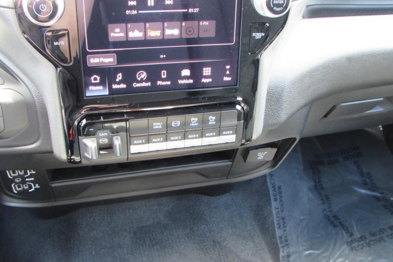 2025 Diamond Black Crystal Pearlcoat Ram 2500 Tradesman 4X4 Truck