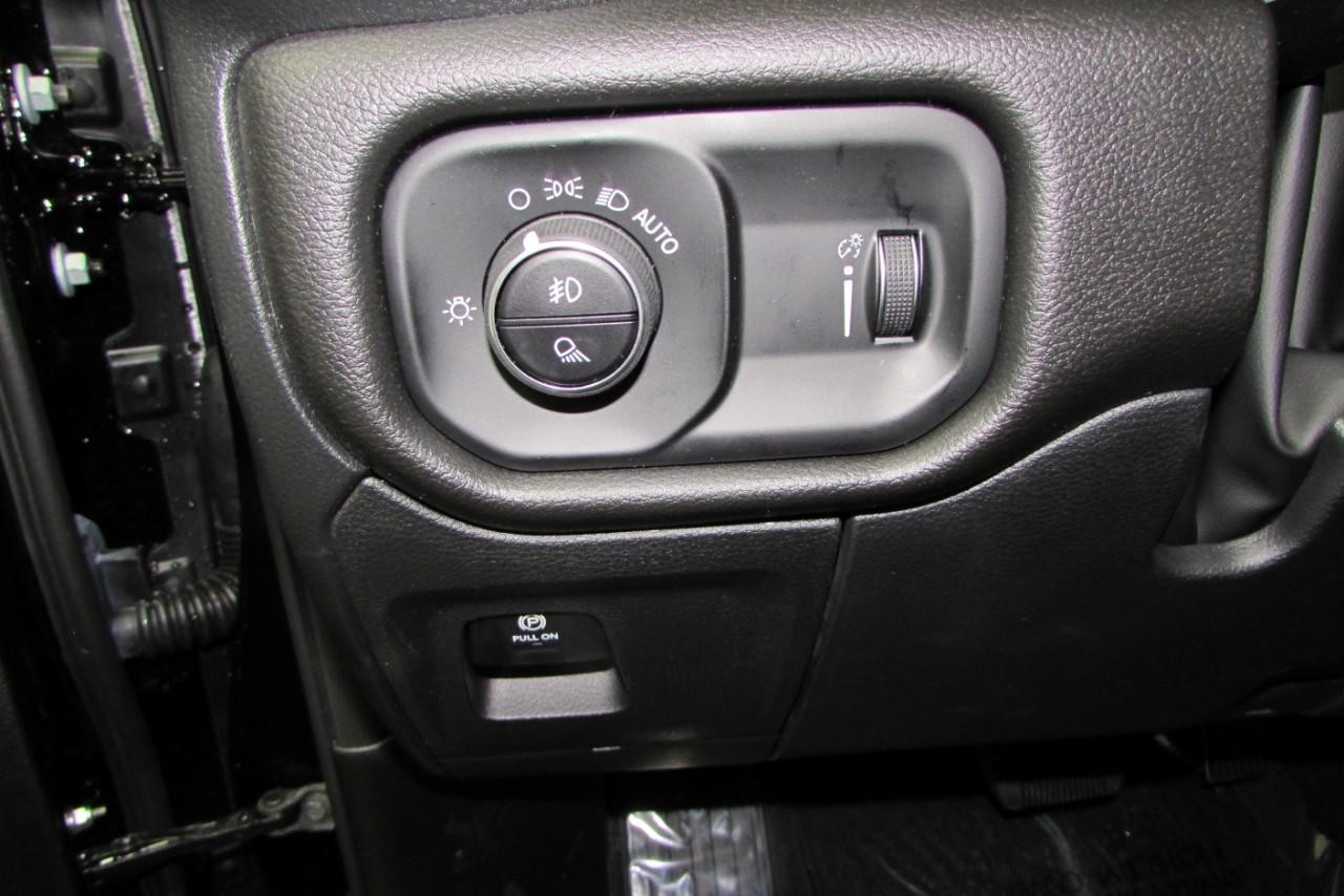 2025 Diamond Black Crystal Pearlcoat Ram 1500 Tradesman 4X4 Truck