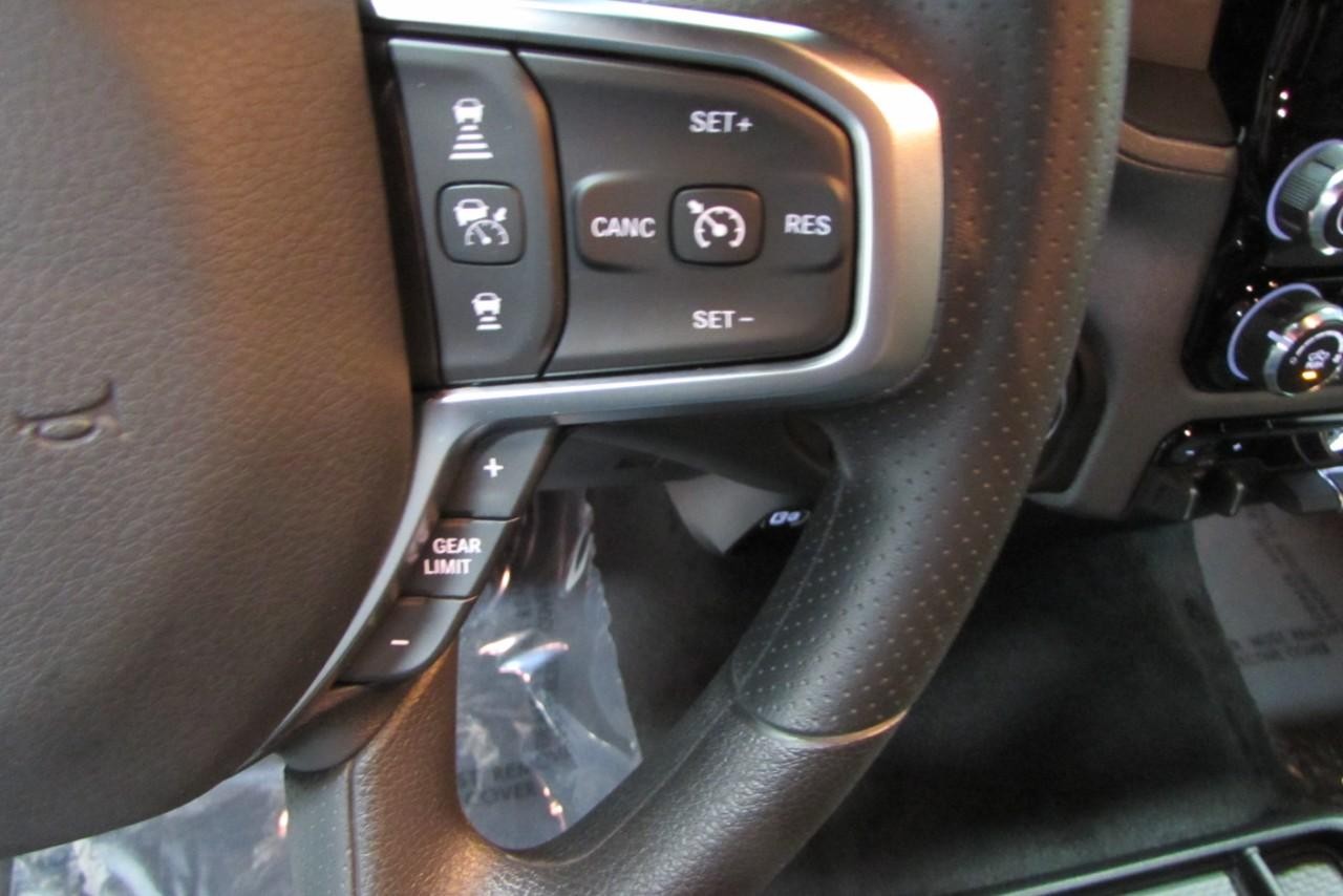 2025 Diamond Black Crystal Pearlcoat Ram 1500 Tradesman 4X4 Truck