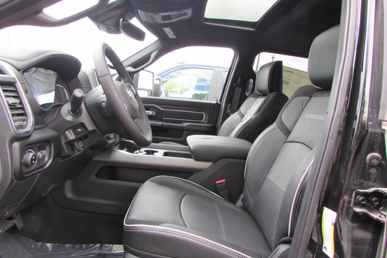2025 Diamond Black Crystal Pearlcoat Ram 2500 Laramie 4X4 Truck