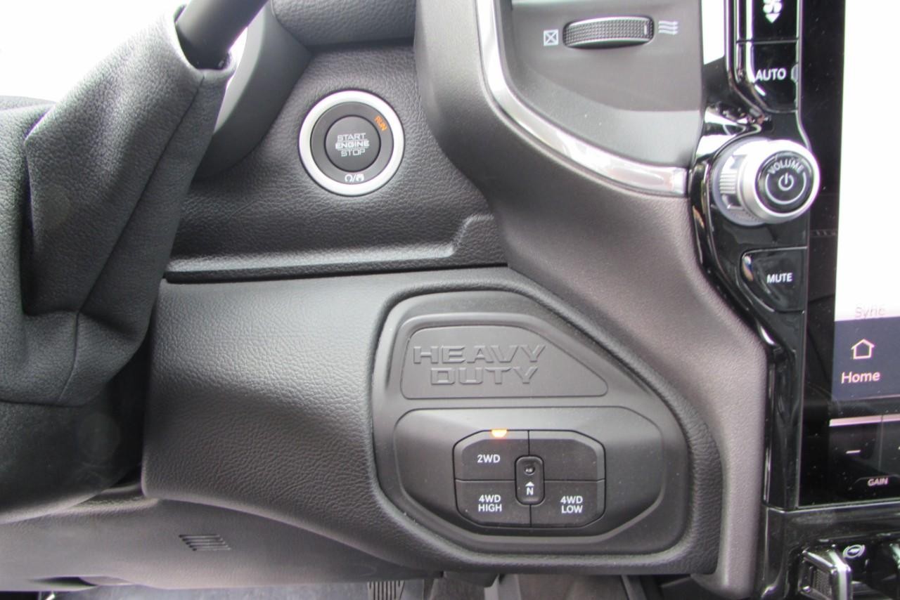 2025 Diamond Black Crystal Pearlcoat Ram 2500 Laramie 4X4 Truck