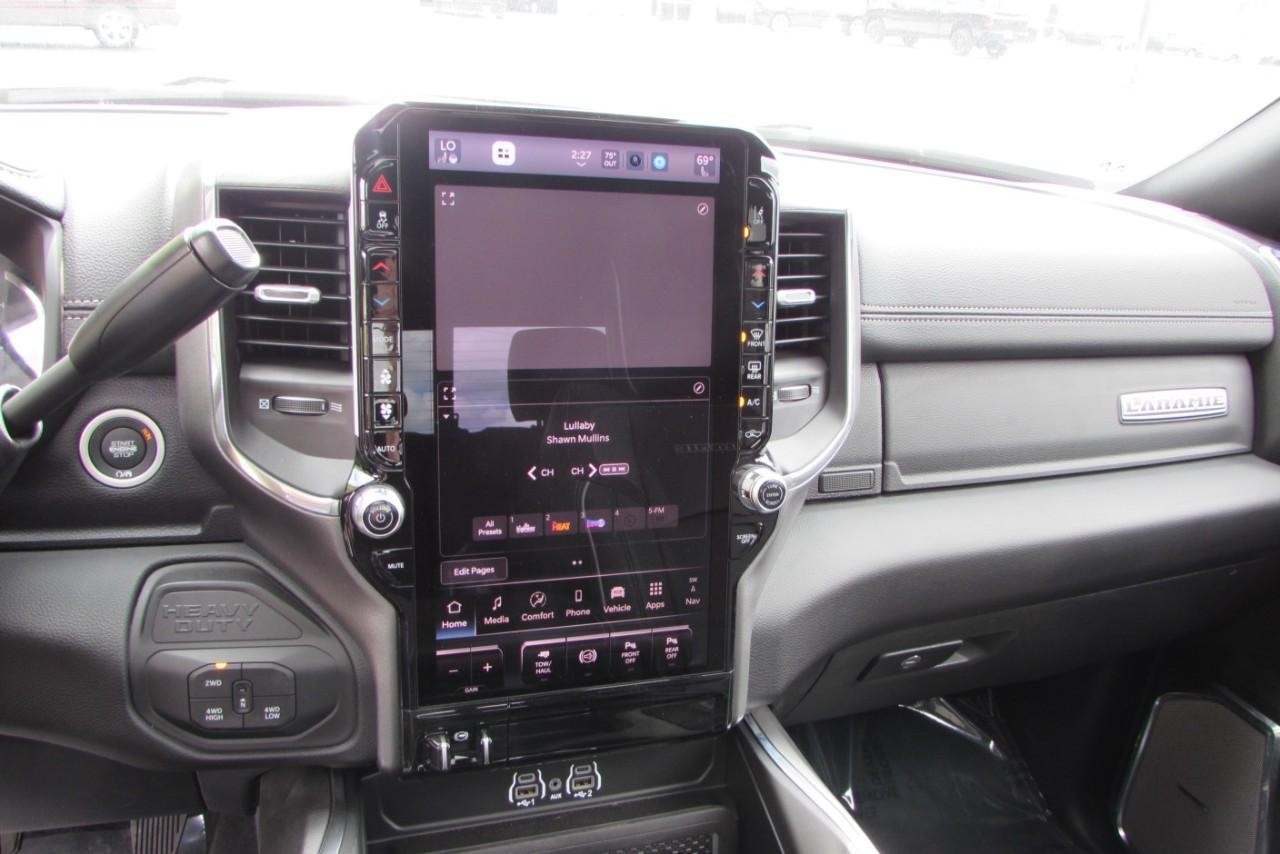 2025 Diamond Black Crystal Pearlcoat Ram 2500 Laramie 4X4 Truck