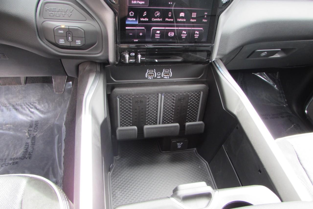 2025 Diamond Black Crystal Pearlcoat Ram 2500 Laramie 4X4 Truck