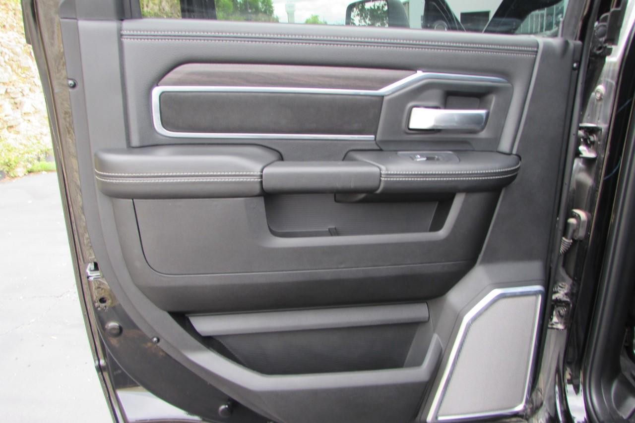 2025 Diamond Black Crystal Pearlcoat Ram 2500 Laramie 4X4 Truck