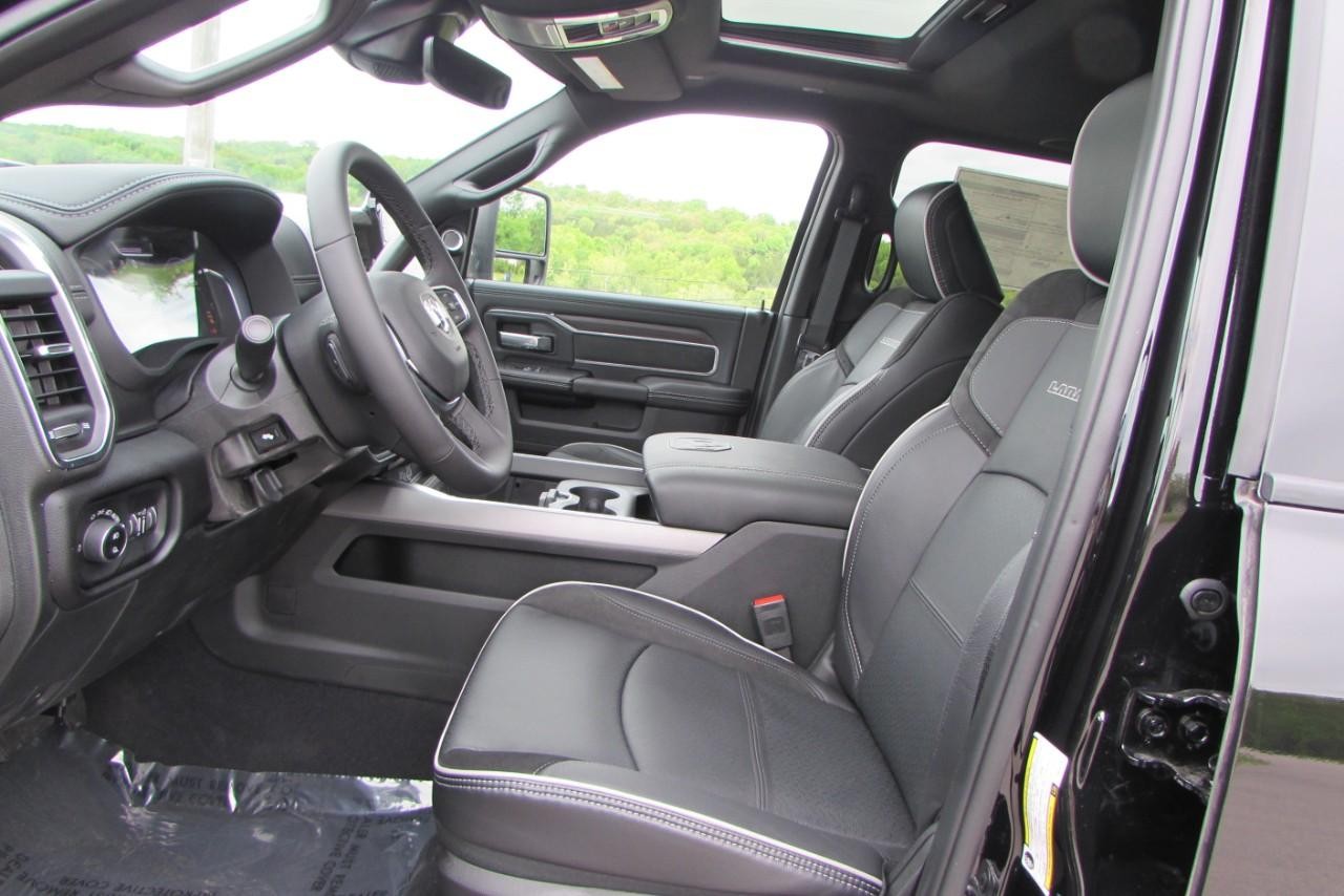 2025 Diamond Black Crystal Pearlcoat Ram 2500 Laramie 4X4 Truck