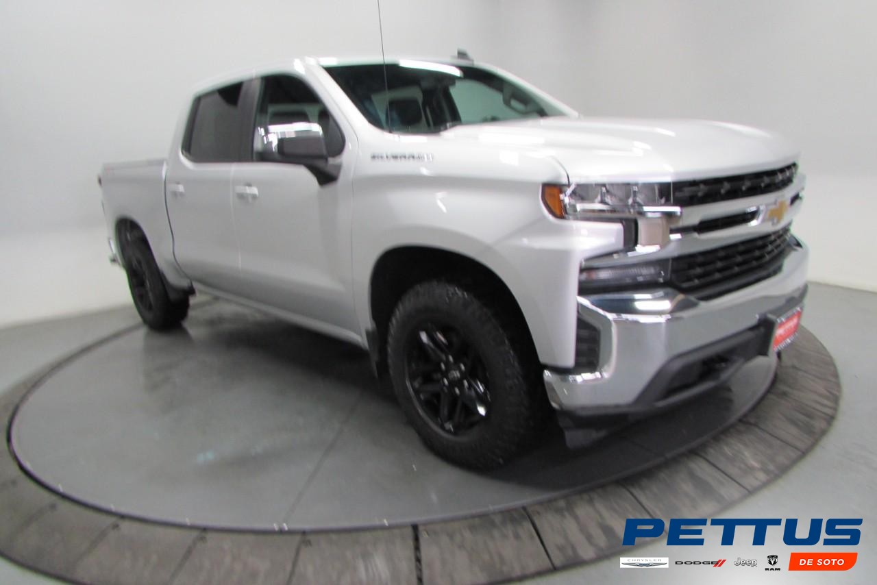 2022 Silver Ice Metallic Chevrolet Silverado 1500 LTD LT Truck