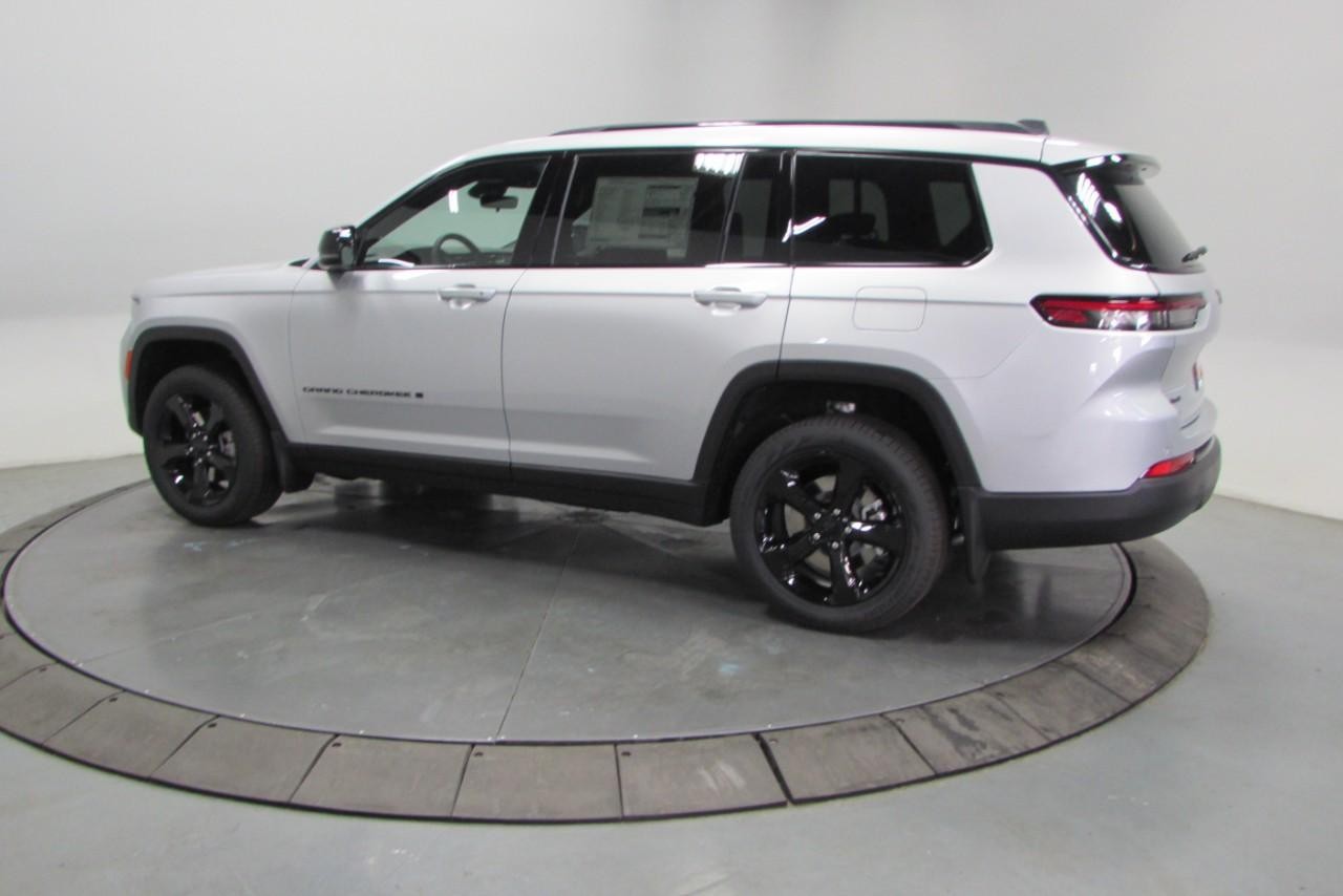 2025 Silver Zynith Jeep Grand Cherokee L Limited 4X4 SUV