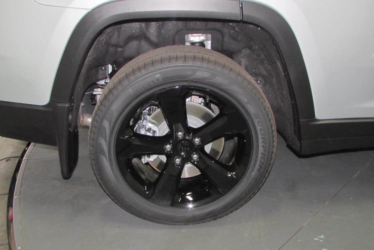 2025 Silver Zynith Jeep Grand Cherokee L Limited 4X4 SUV