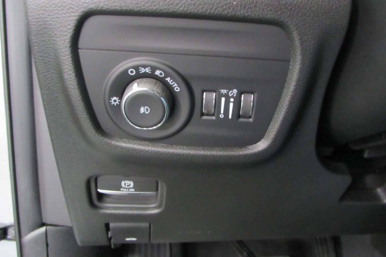 2025 Silver Zynith Jeep Grand Cherokee L Limited 4X4 SUV
