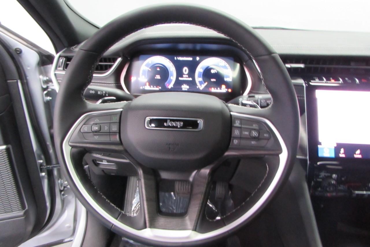 2025 Silver Zynith Jeep Grand Cherokee L Limited 4X4 SUV