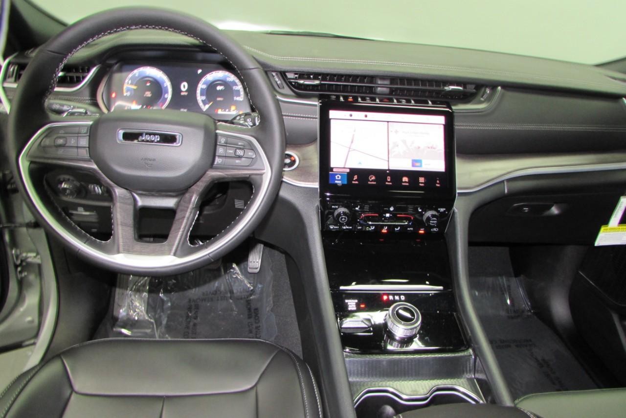 2025 Silver Zynith Jeep Grand Cherokee L Limited 4X4 SUV