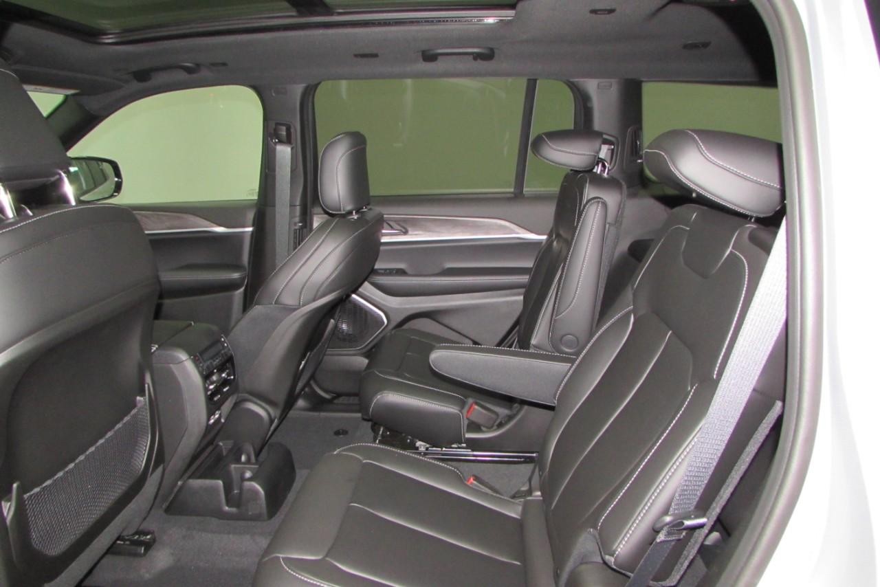 2025 Silver Zynith Jeep Grand Cherokee L Limited 4X4 SUV