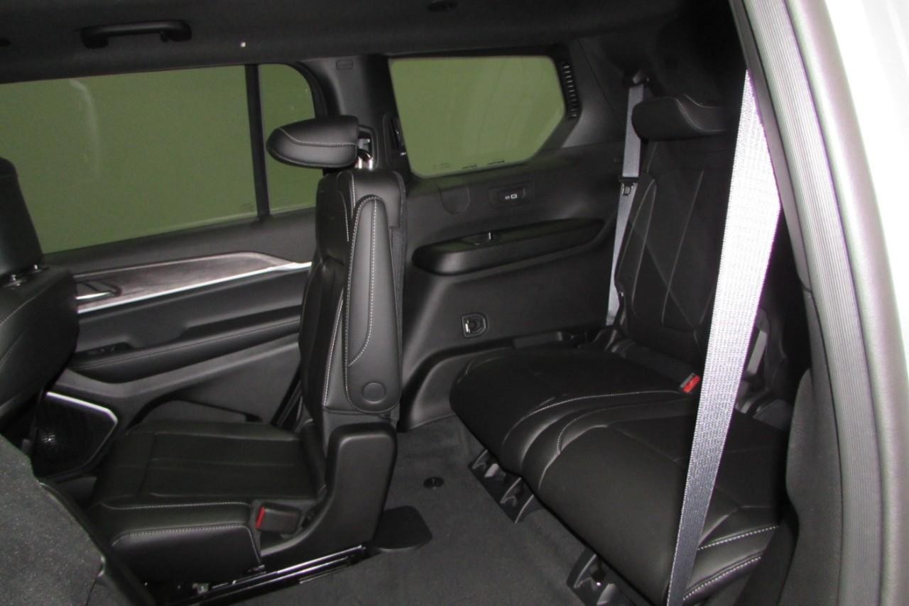 2025 Silver Zynith Jeep Grand Cherokee L Limited 4X4 SUV