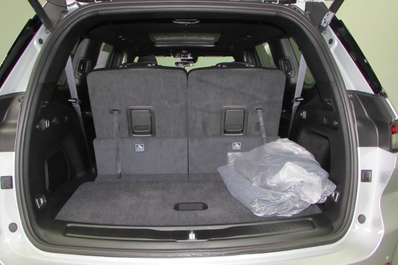 2025 Silver Zynith Jeep Grand Cherokee L Limited 4X4 SUV