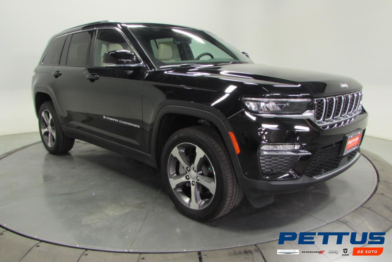 2025 Diamond Black Crystal Pearlcoat Jeep Grand Cherokee Limited 4X4 SUV