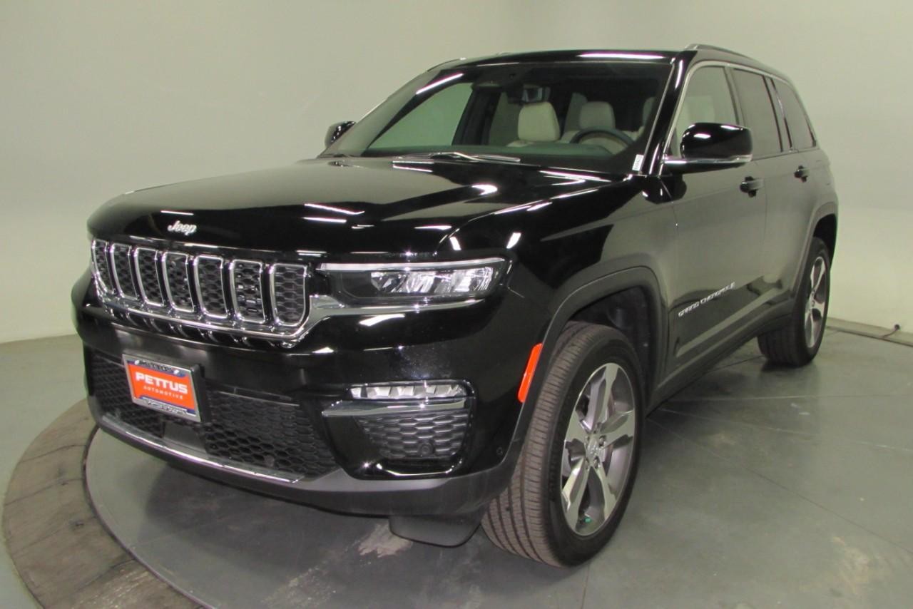 2025 Diamond Black Crystal Pearlcoat Jeep Grand Cherokee Limited 4X4 SUV