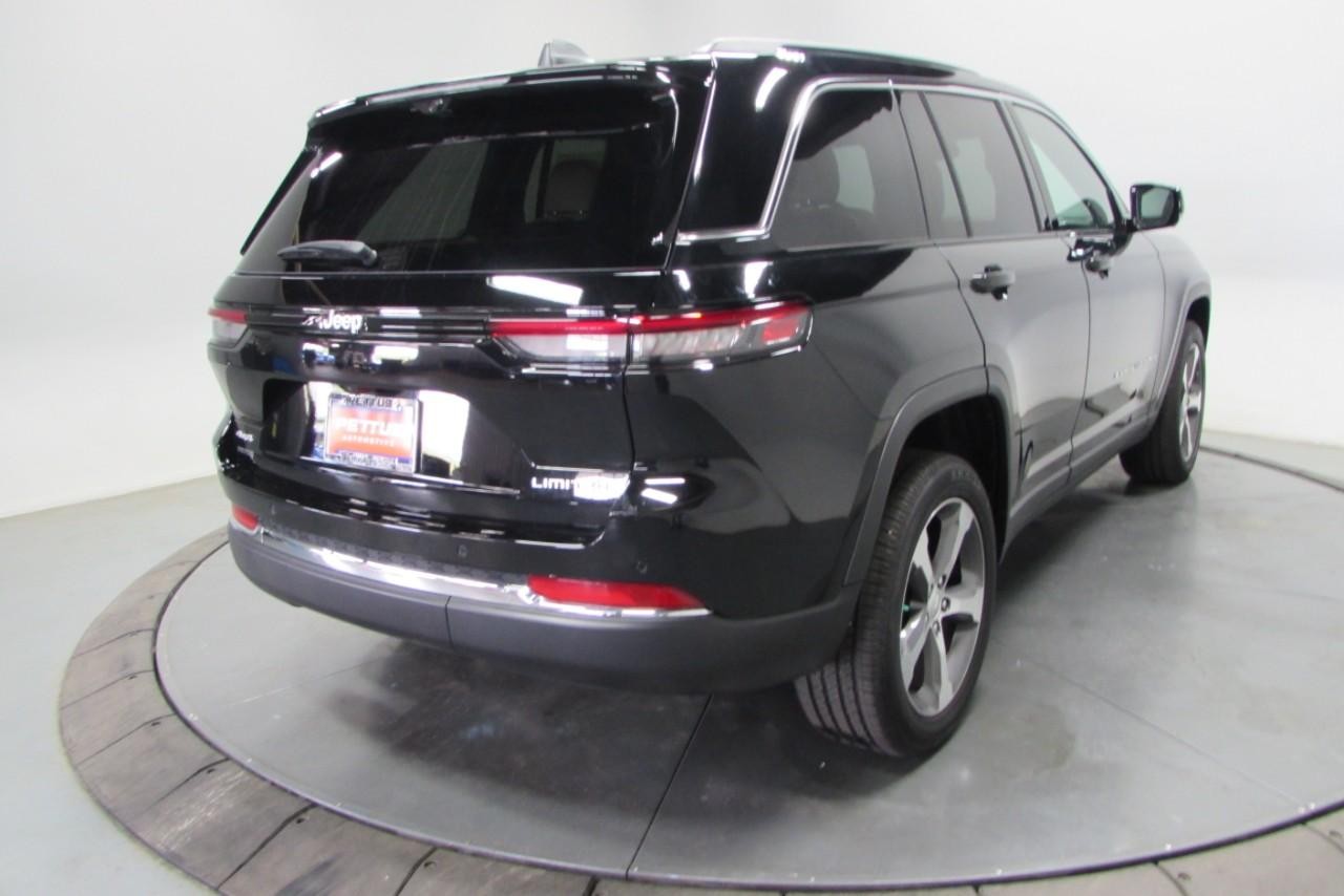 2025 Diamond Black Crystal Pearlcoat Jeep Grand Cherokee Limited 4X4 SUV