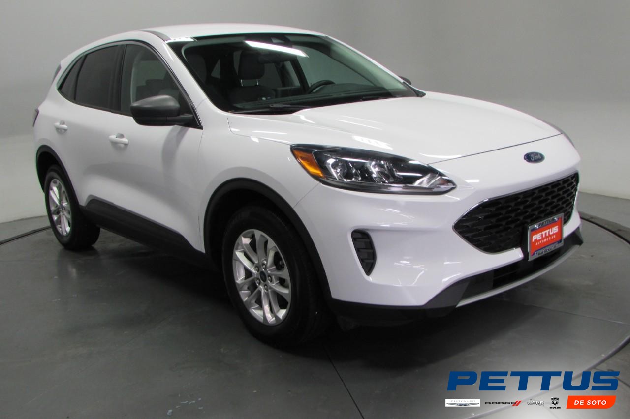 2022 Oxford White Ford Escape SE SUV