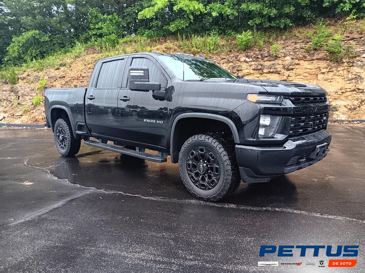 2022 Chevrolet Silverado 2500HD Custom Truck