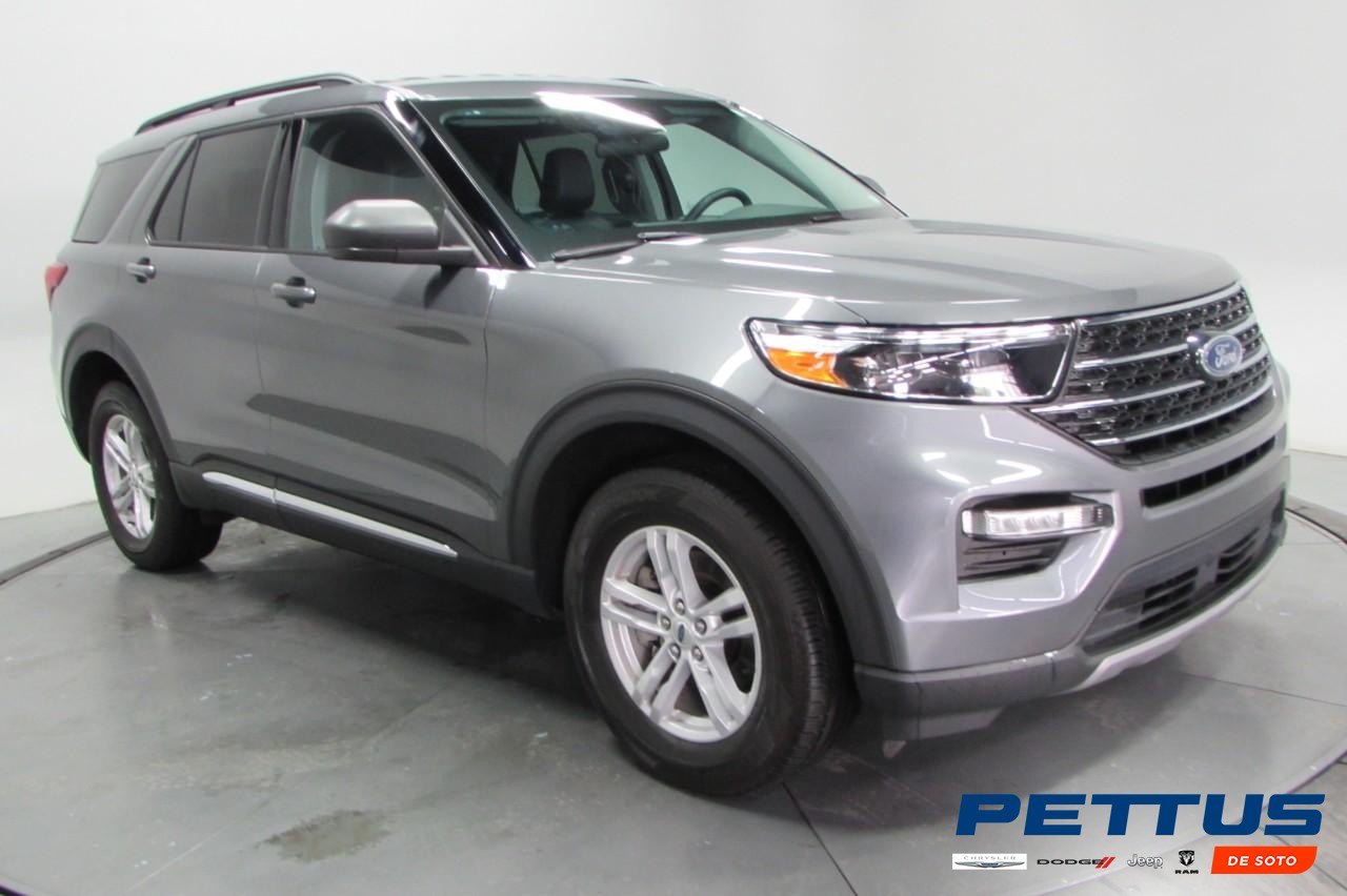2023 Carbonized Gray Metallic Ford Explorer XLT SUV