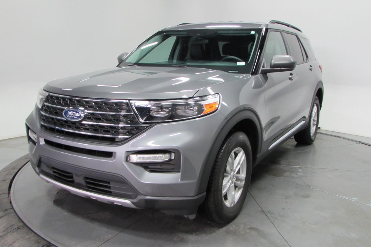 Ford Explorer Vehicle Full-screen Gallery Image 03