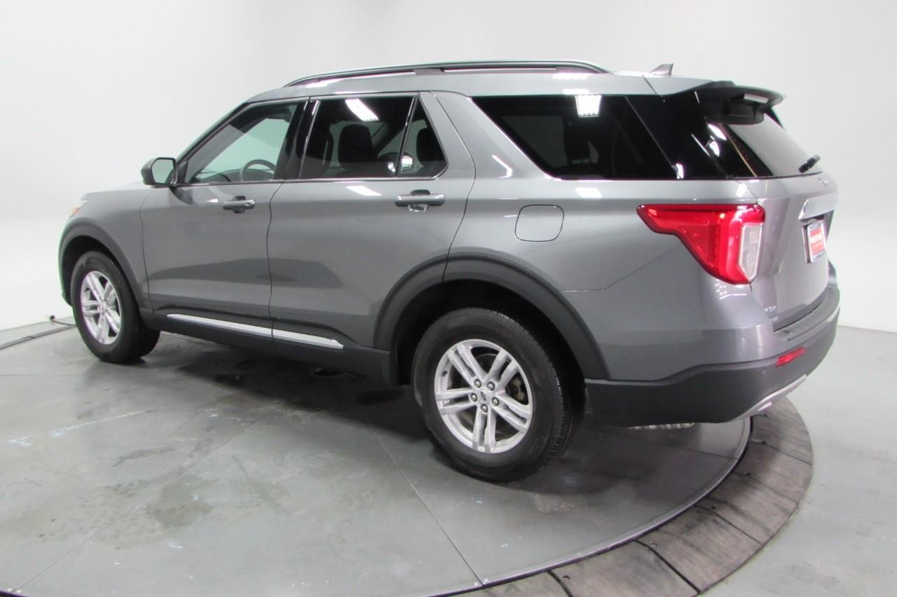 Ford Explorer Vehicle Full-screen Gallery Image 05