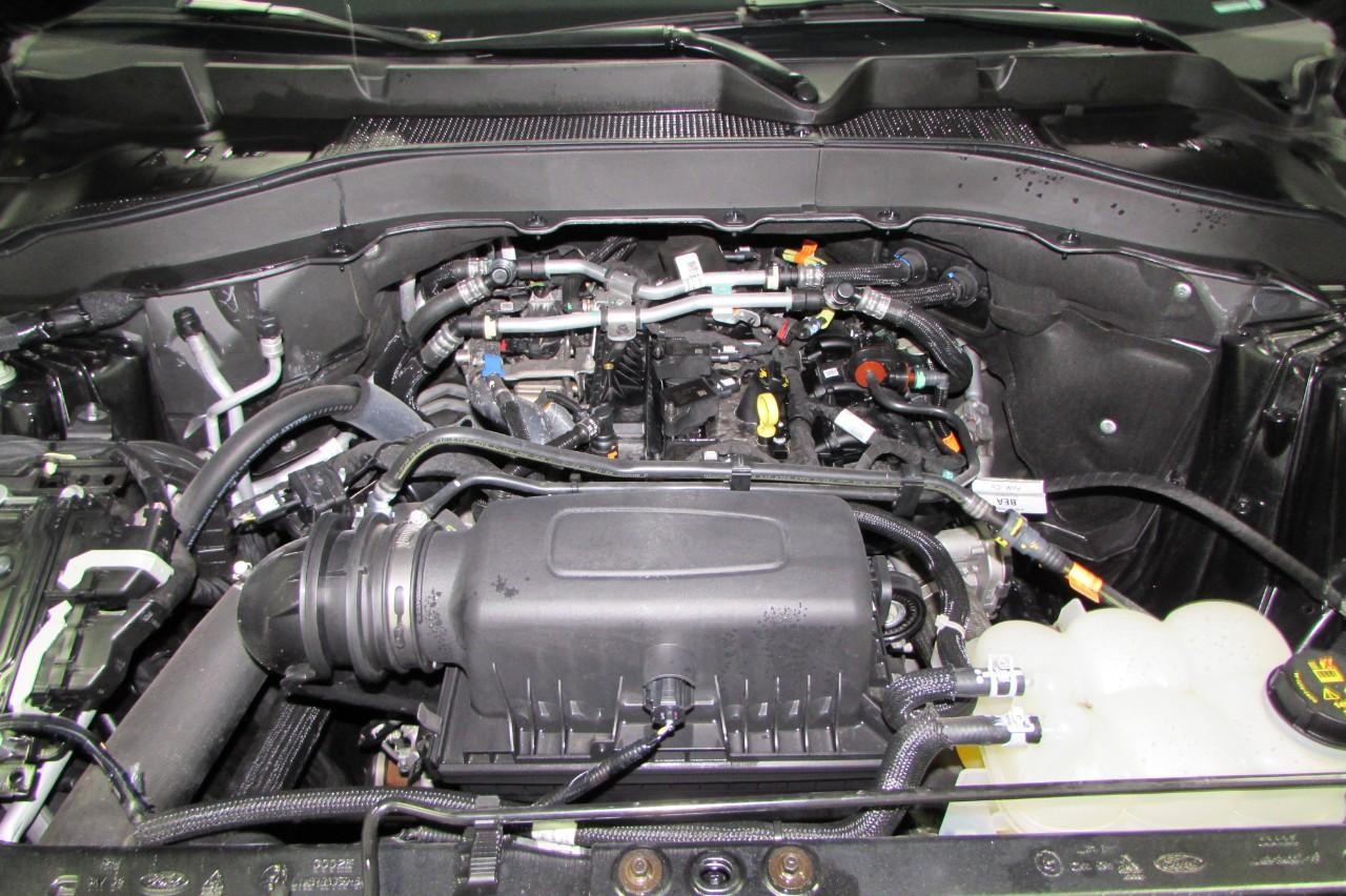 Ford Explorer Vehicle Full-screen Gallery Image 09