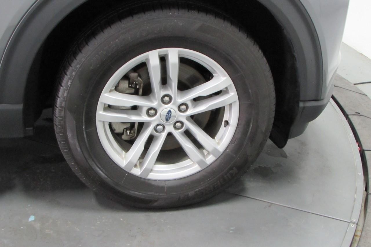 Ford Explorer Vehicle Full-screen Gallery Image 10