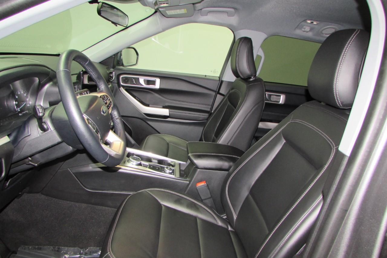 Ford Explorer Vehicle Full-screen Gallery Image 12