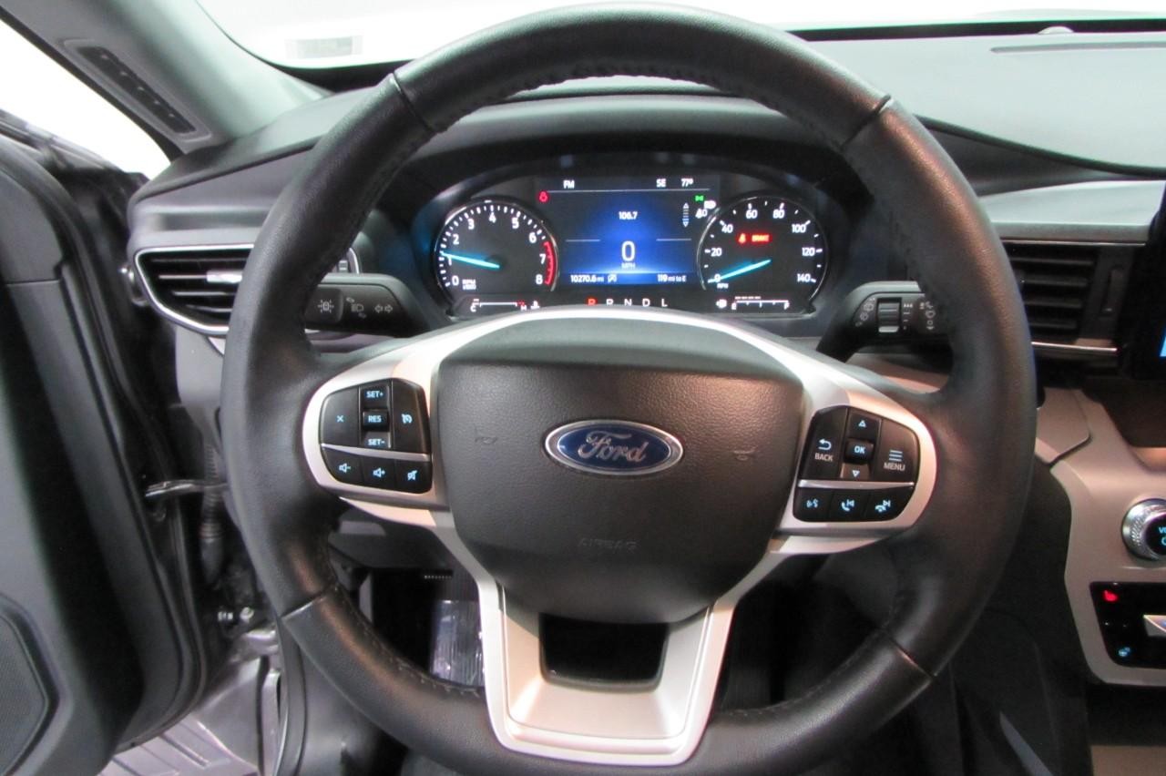 Ford Explorer Vehicle Full-screen Gallery Image 14