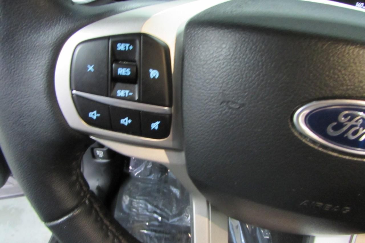 Ford Explorer Vehicle Full-screen Gallery Image 15