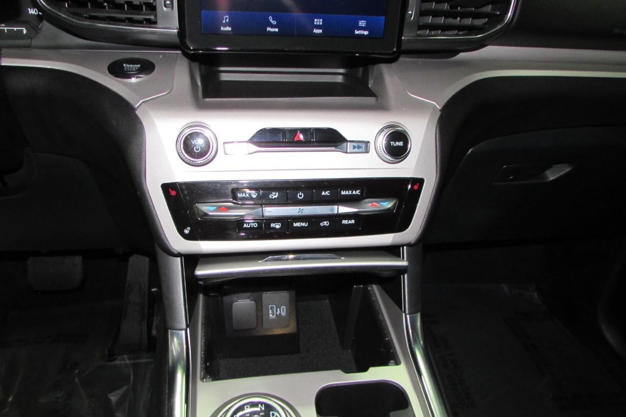 Ford Explorer Vehicle Full-screen Gallery Image 20