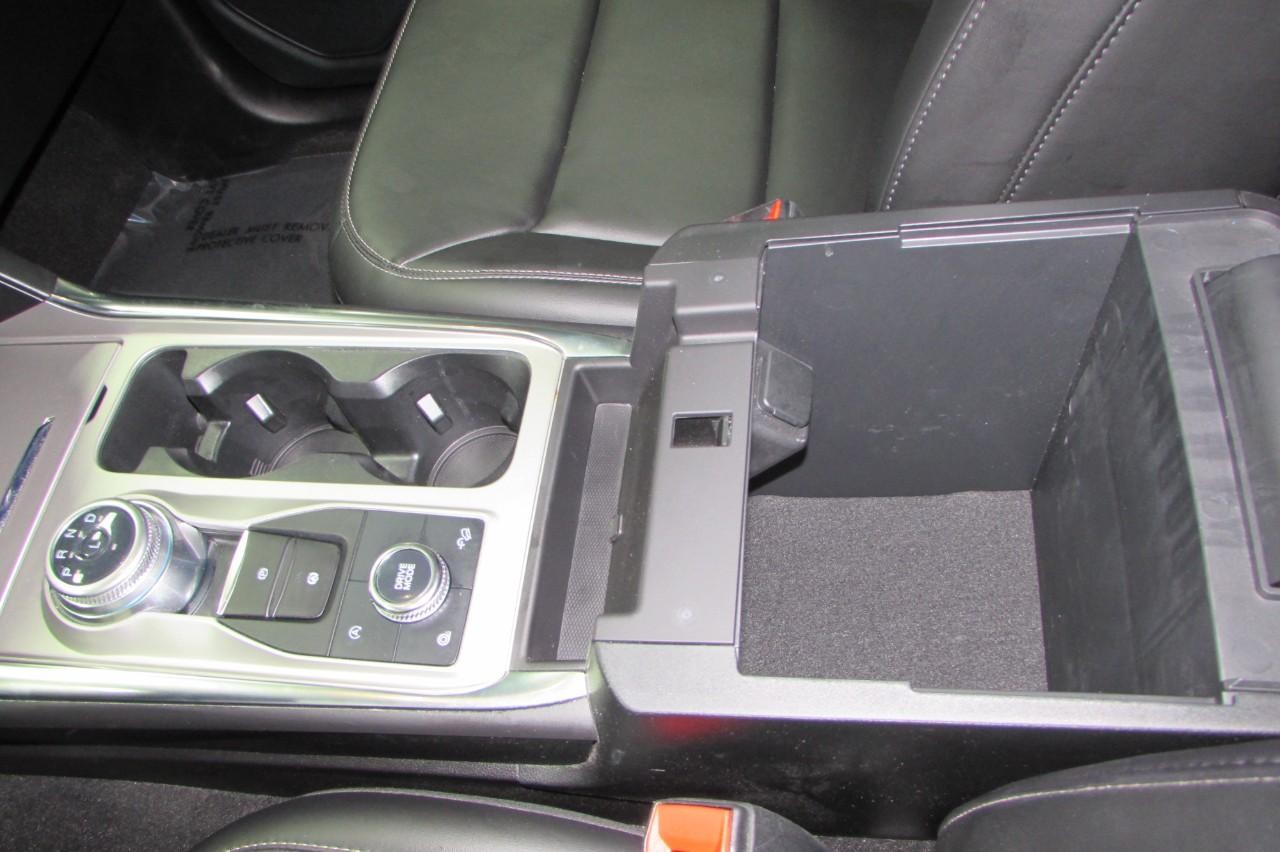 Ford Explorer Vehicle Full-screen Gallery Image 21