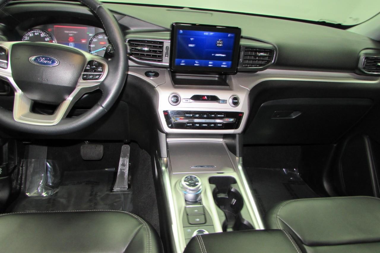 Ford Explorer Vehicle Full-screen Gallery Image 22