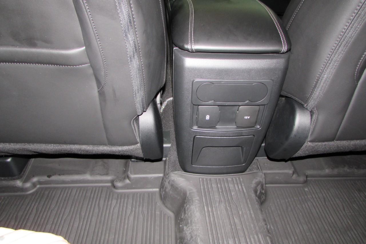 Ford Explorer Vehicle Full-screen Gallery Image 25