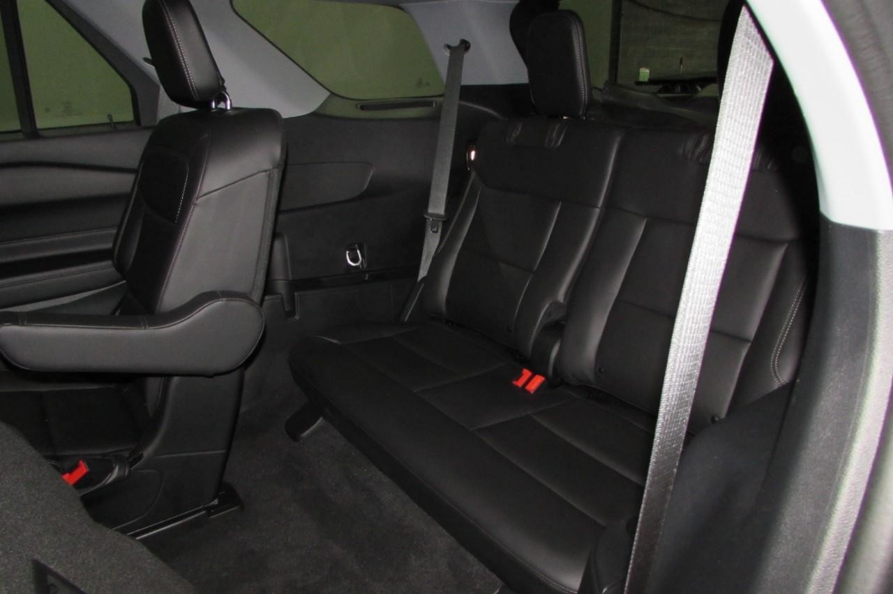 Ford Explorer Vehicle Full-screen Gallery Image 26