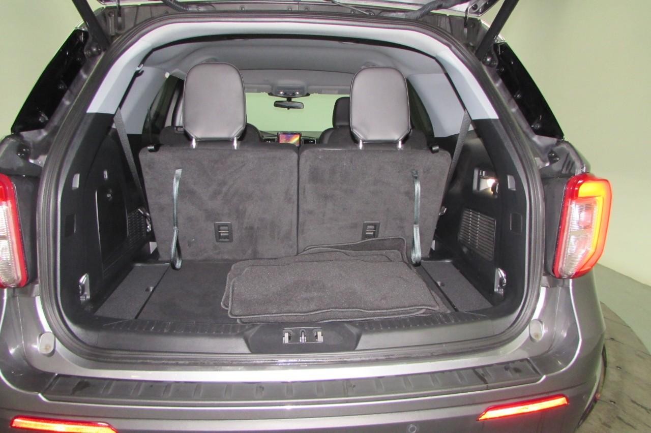 Ford Explorer Vehicle Full-screen Gallery Image 27