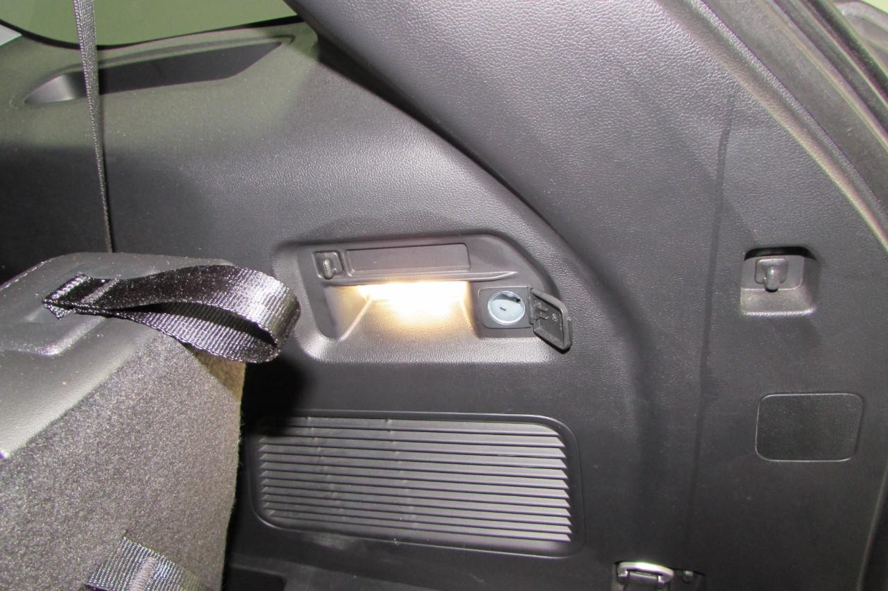 Ford Explorer Vehicle Full-screen Gallery Image 29