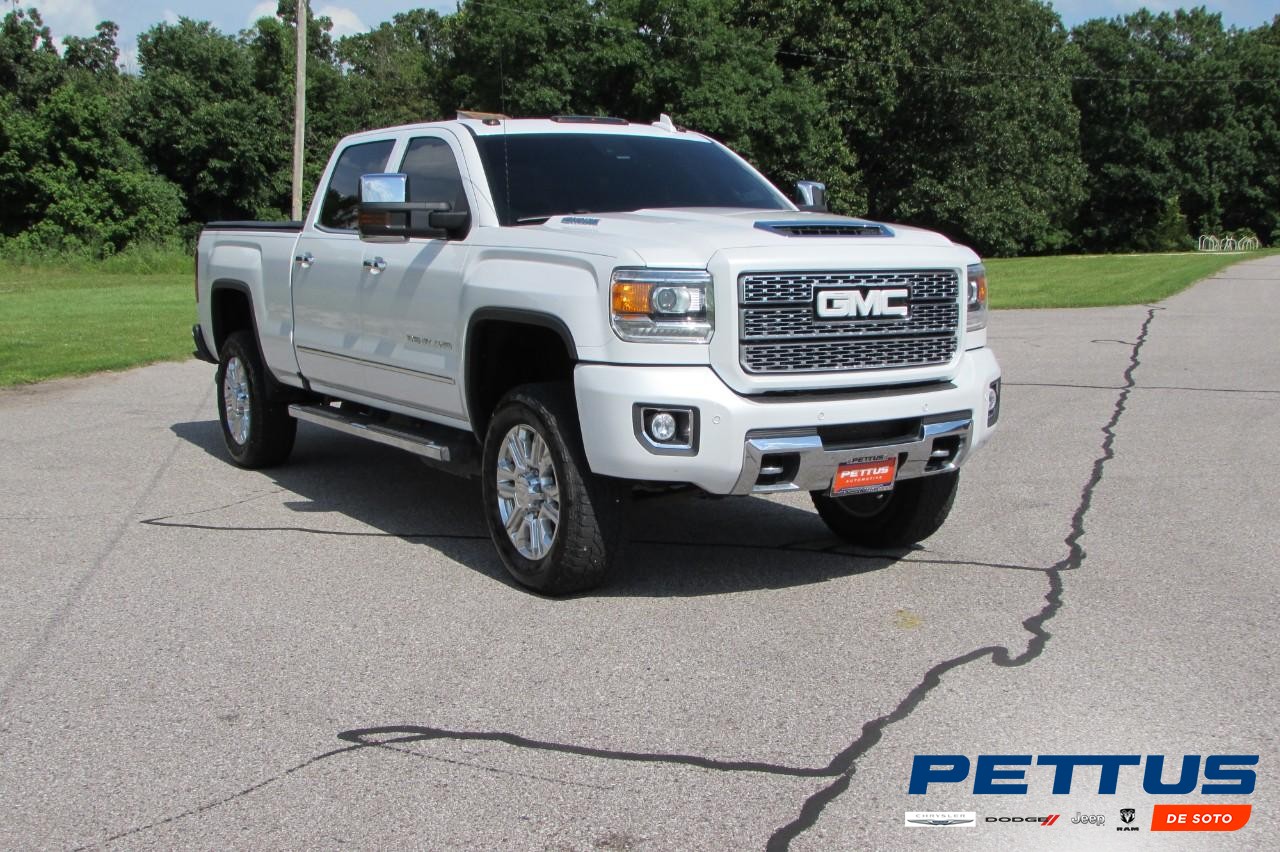 2018 Summit White GMC Sierra 2500HD 4WD Denali Crew Cab 4X4 Truck
