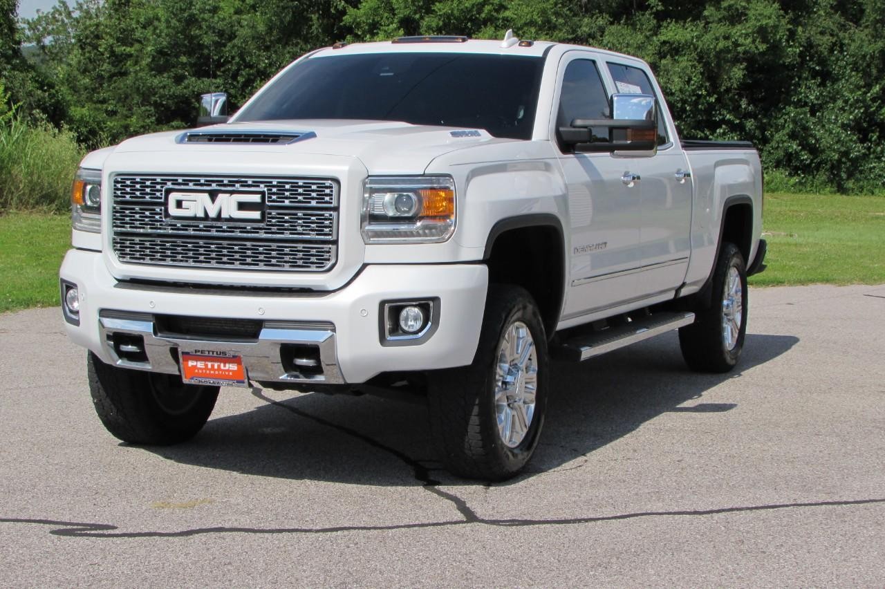 2018 Summit White GMC Sierra 2500HD 4WD Denali Crew Cab 4X4 Truck