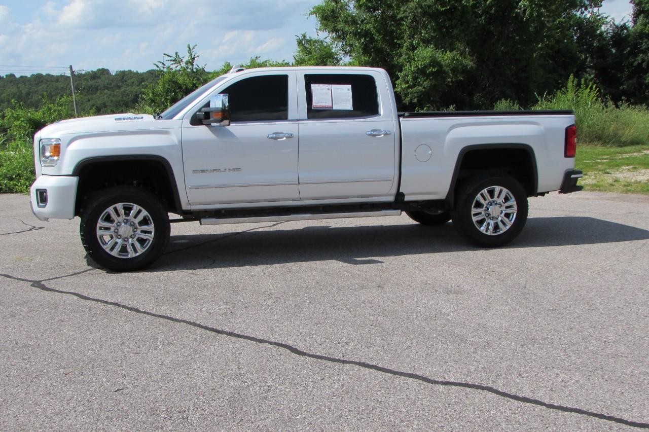 2018 Summit White GMC Sierra 2500HD 4WD Denali Crew Cab 4X4 Truck