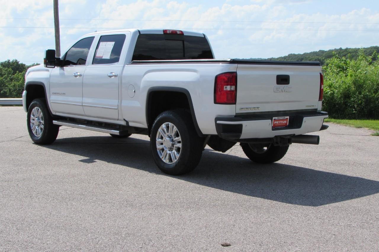 2018 Summit White GMC Sierra 2500HD 4WD Denali Crew Cab 4X4 Truck