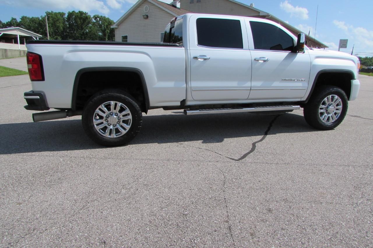 2018 Summit White GMC Sierra 2500HD 4WD Denali Crew Cab 4X4 Truck