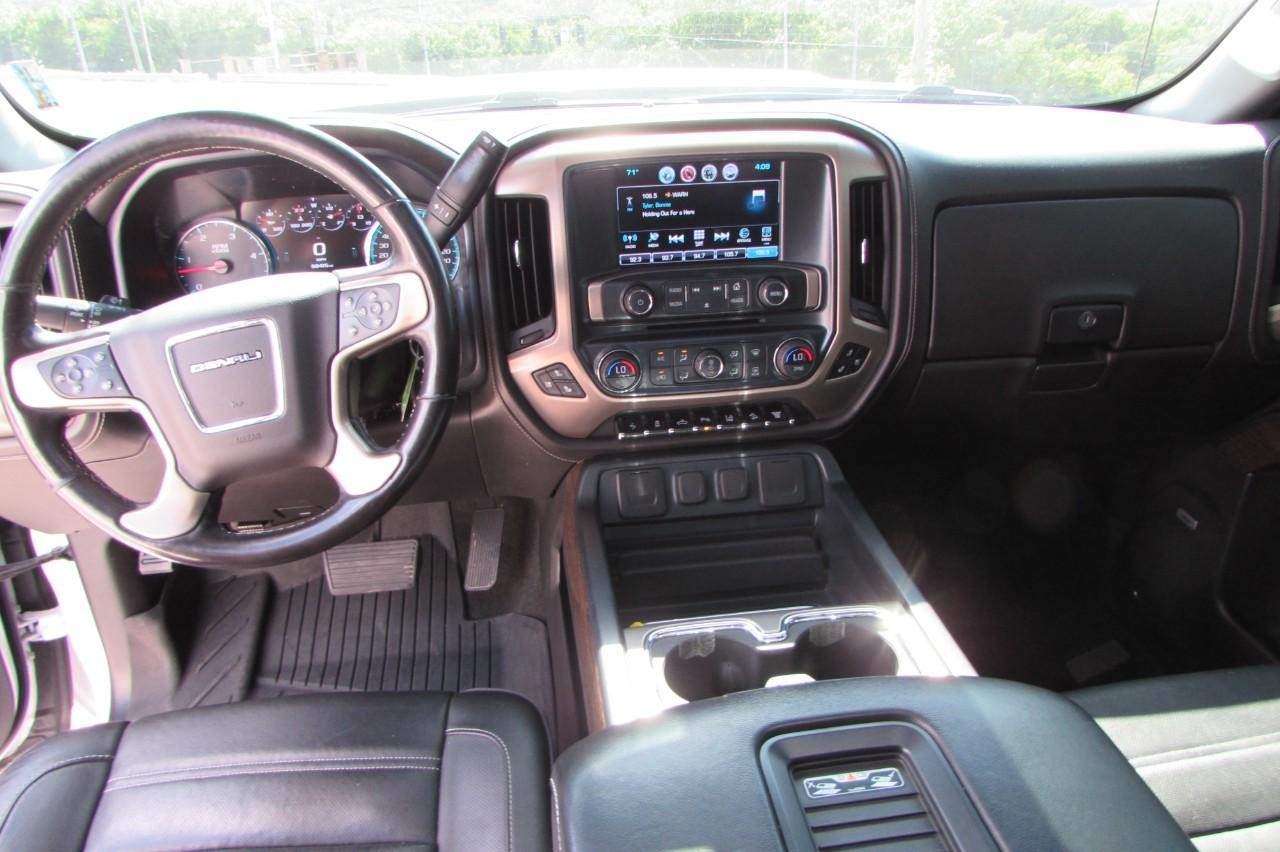 2018 Summit White GMC Sierra 2500HD 4WD Denali Crew Cab 4X4 Truck