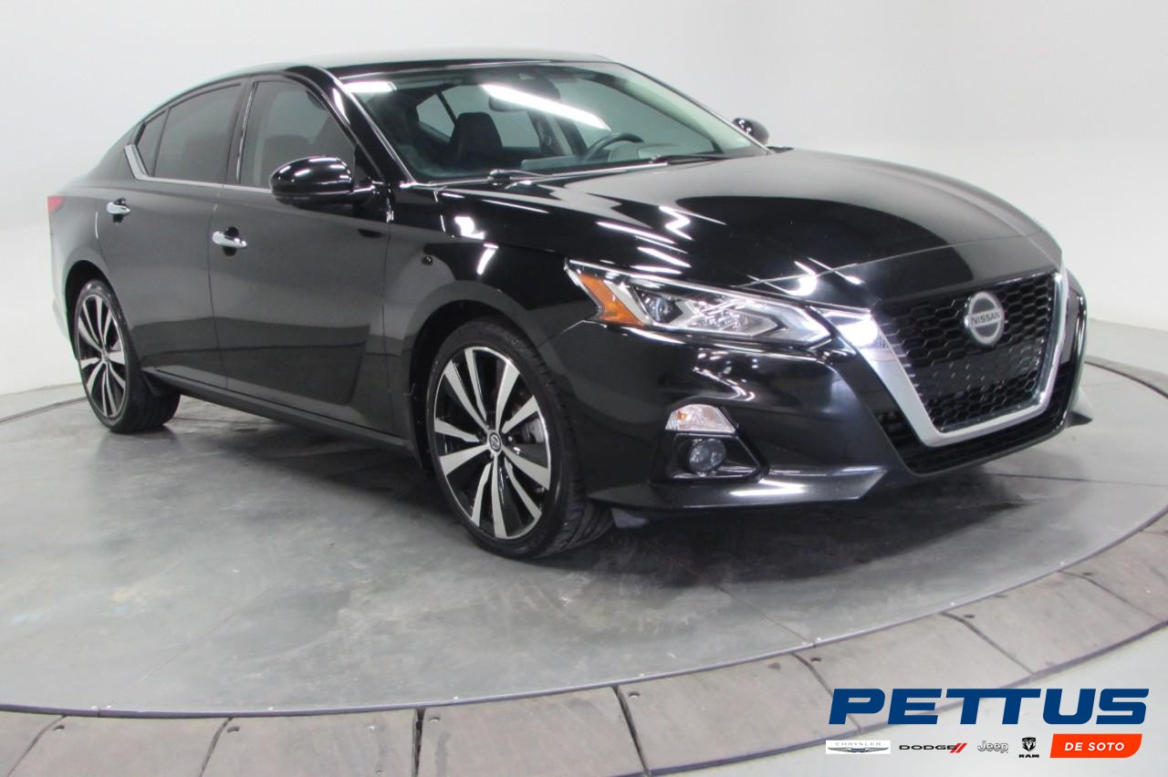 2021 Super Black Nissan Altima 2.5 Platinum Sedan