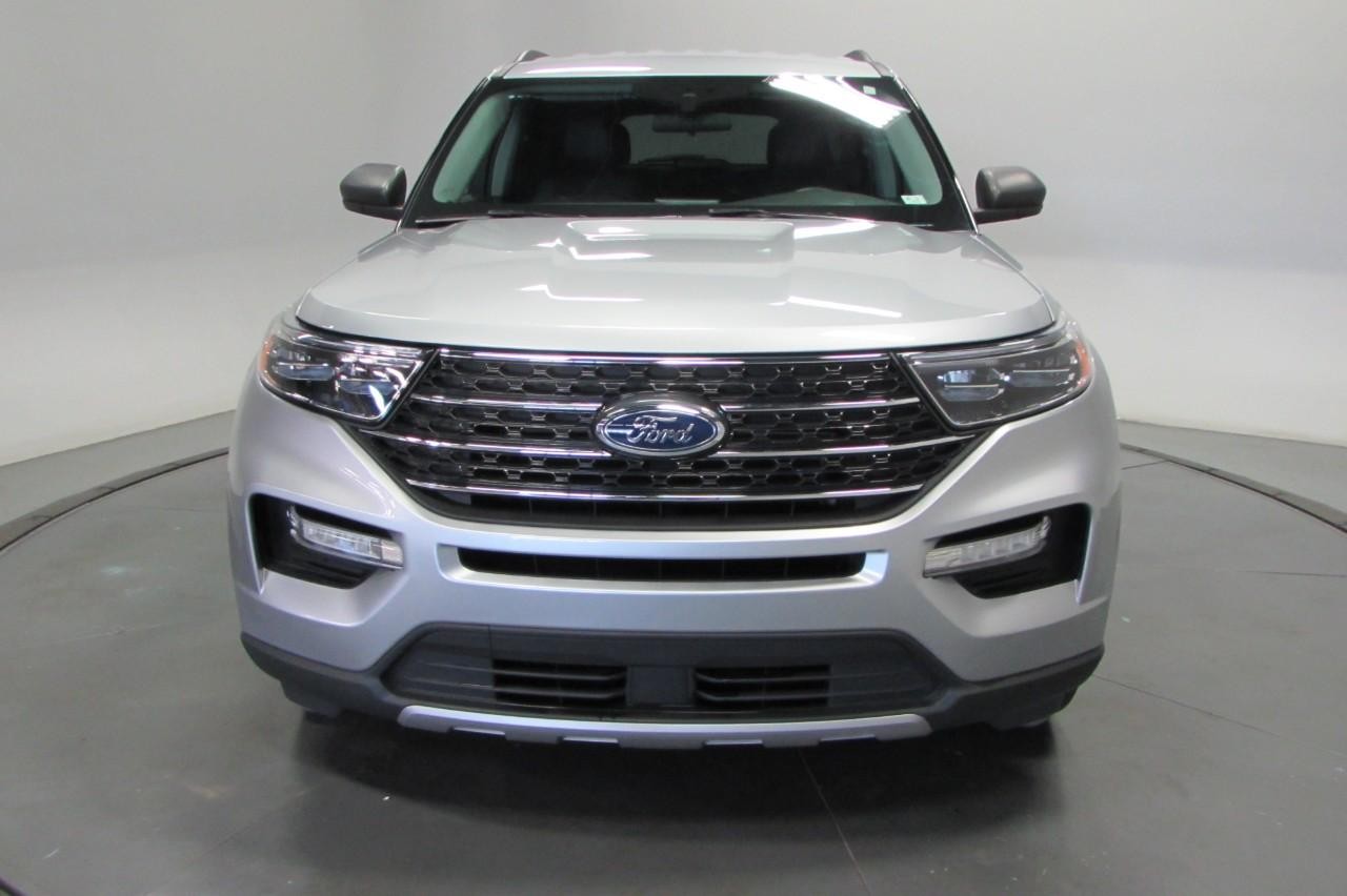 2023 Iconic Silver Metallic Ford Explorer XLT 4X4 SUV